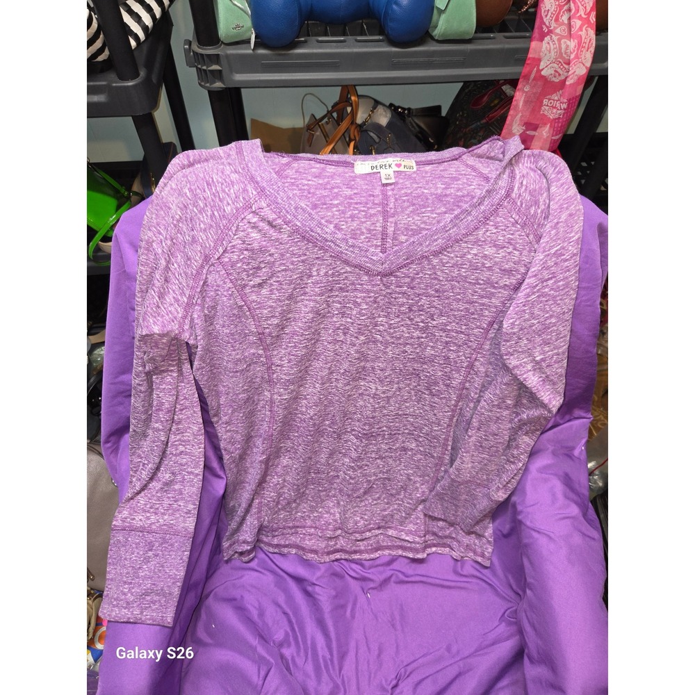 B4. Derek Heart Plus Womens 1X Purple Space Dye V-Neck Raglan Long Sleeve Top